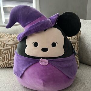NWT Minnie Mouse Squishmallow